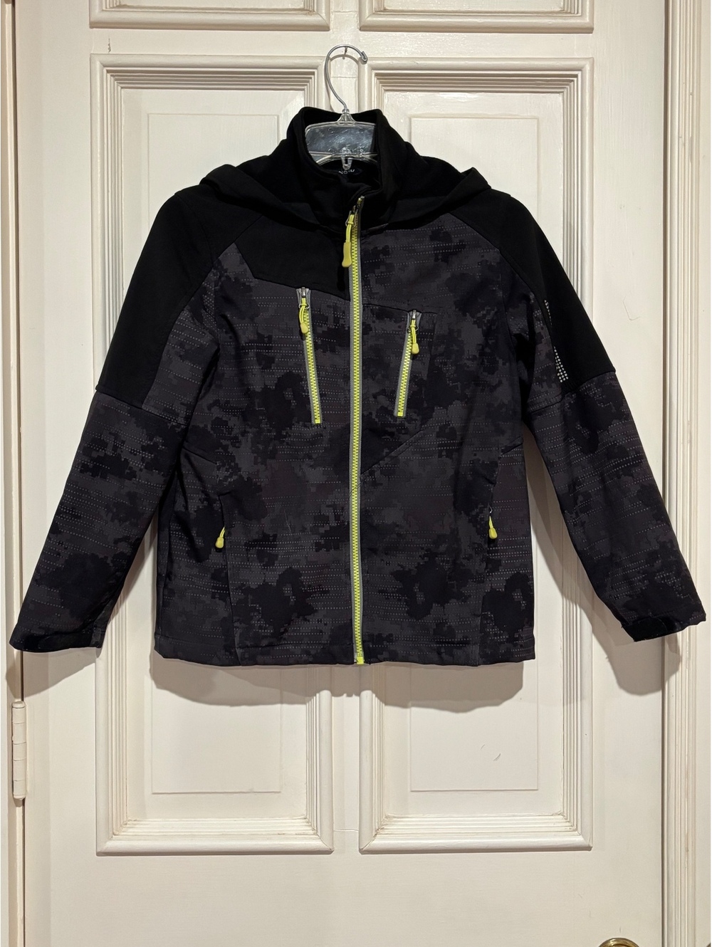 Snozu Black and Gray Digital Camouflage Ski Jacket with Yellow Zippers, Size M